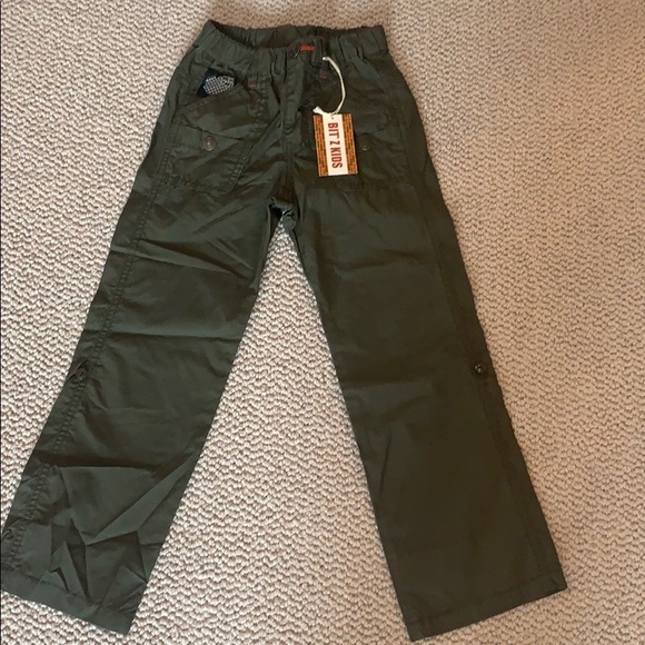 NWT Bit’z Kids Boys Pull on Khaki Cargos Size 5-6 - Picture 1 of 4
